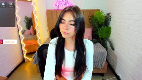 roxanne_tay online show from 8, 1, 2025