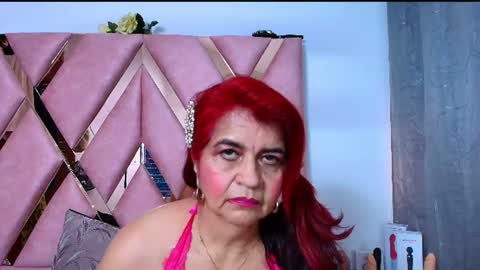 Snapshot of roxettemature chatting on 27, 6, 2026 RoxetteMature online show from 27, 6, 2026