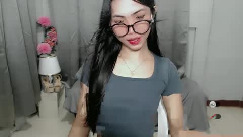 Snapshot of roxie_fuckdoll chatting on 4, 1, 2025 Roxie online show from 4, 1, 2025