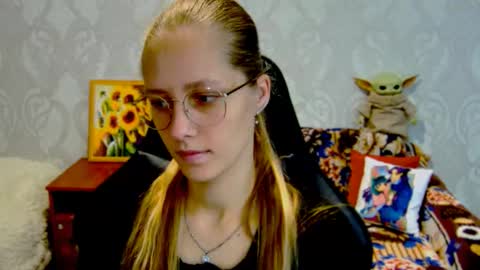 roxie_shy online show from 12, 9, 2025