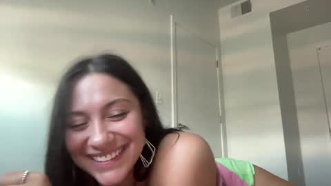 Snapshot of roxie_v chatting on 9, 9, 2025 Roxie online show from 9, 9, 2025