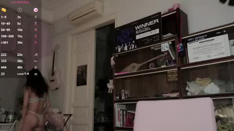 Snapshot of roxieflexie chatting on 1, 6, 2026 Roxie online show from 1, 6, 2026