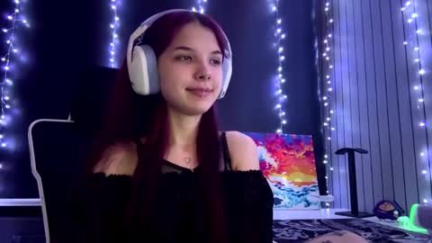 Snapshot of roxiepiurkowski chatting on 3, 6, 2026 Hana online show from 3, 6, 2026