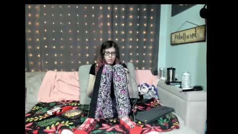 roxihazeleyes online show from 31, 1, 2025