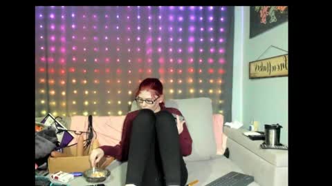 roxihazeleyes online show from 25, 2, 2025