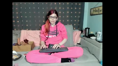 roxihazeleyes online show from 2, 3, 2025