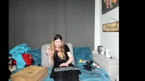 roxihazeleyes online show from 10, 1, 2026