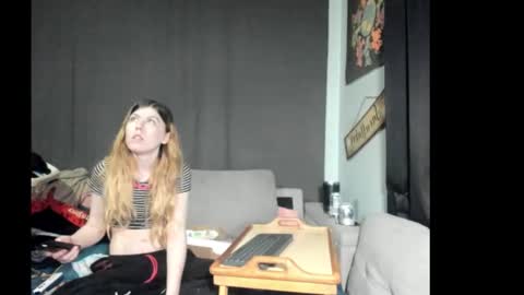 roxihazeleyes online show from 2, 3, 2026