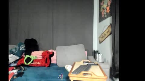 roxihazeleyes online show from 5, 3, 2026