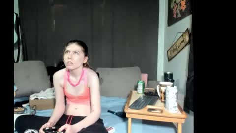 roxihazeleyes online show from 6, 3, 2026