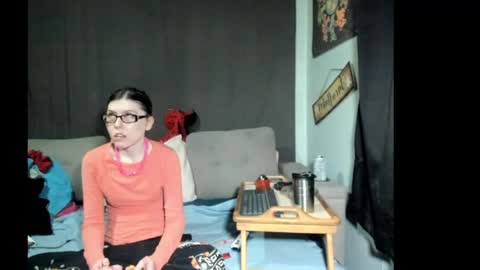 roxihazeleyes online show from 12, 4, 2026