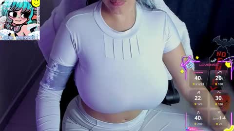 Snapshot of roxy_clark chatting on 1, 11, 2025 Annah online show from 1, 11, 2025