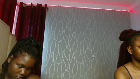 Snapshot of roxy_heather chatting on 14, 11, 2025 Roxy online show from 14, 11, 2025