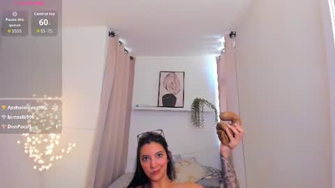 Snapshot of roxy_hell chatting on 30, 7, 2026 Roxy hell online show from 30, 7, 2026