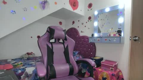 Snapshot of roxy_lu_07 chatting on 21, 10, 2025 Roxy online show from 21, 10, 2025