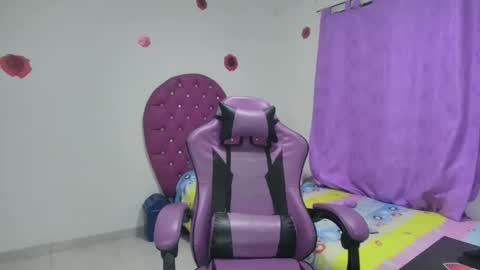Snapshot of roxy_lu_07 chatting on 22, 12, 2025 Roxy online show from 22, 12, 2025