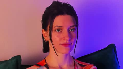 roxy_riot_ online show from 1, 2, 2025