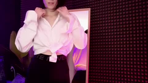 roxy_riot_ online show from 8, 3, 2025