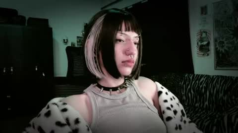 Roxy Independient model Help me to reach 50 thumbs up online show from 15, 5, 2026
