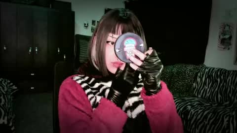 Roxy Independient model Help me to reach 50 thumbs up online show from 21, 5, 2026