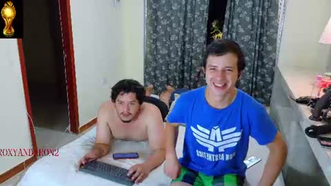 Snapshot of roxyandaron2 chatting on 22, 6, 2026 RoxyAron online show from 22, 6, 2026