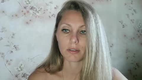 roxyfox18x01 online show from 26, 9, 2025