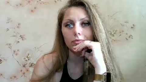 Snapshot of roxyfox18x01 chatting on 15, 6, 2026 roxyfox18x01 online show from 15, 6, 2026