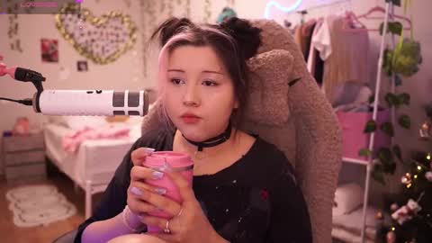 roxysuh online show from 2, 2, 2026