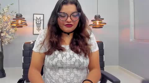 Snapshot of roxyvixen_ chatting on 2, 11, 2025 Roxy Vixen  online show from 2, 11, 2025