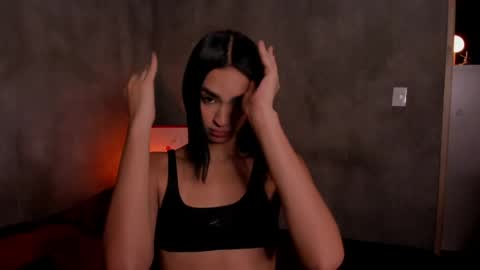 Snapshot of roxyy_x chatting on 10, 6, 2026 val online show from 10, 6, 2026