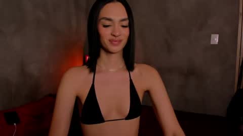 Snapshot of roxyy_x chatting on 5, 8, 2026 val online show from 5, 8, 2026