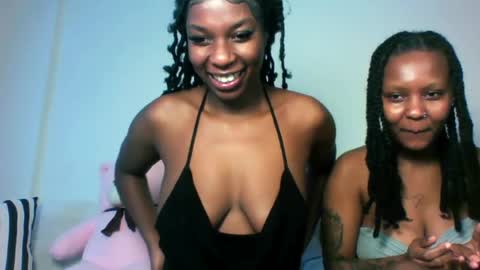 Snapshot of royal_petite10 chatting on 21, 6, 2026 kate online show from 21, 6, 2026