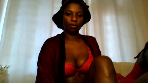 Snapshot of royal_petite10 chatting on 27, 6, 2026 kate online show from 27, 6, 2026