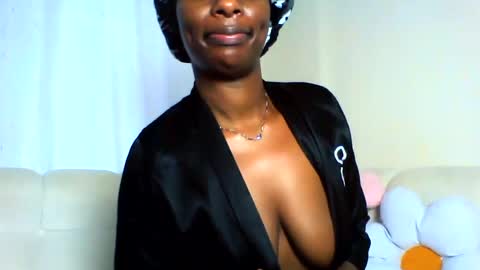 Snapshot of royal_petite10 chatting on 27, 7, 2026 kate online show from 27, 7, 2026