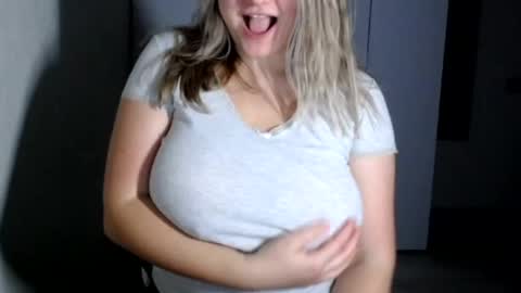 Snapshot of royalboobs chatting on 9, 12, 2024 Cameron online show from 9, 12, 2024