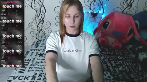 Snapshot of royangela chatting on 25, 10, 2025 angela online show from 25, 10, 2025