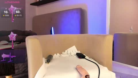 AnikaIm so hot that Ive already burned myself do you want me to set you on fire too  online show from 4, 1, 2025