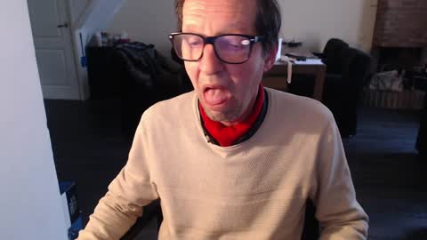 Snapshot of rubbertapper chatting on 2, 12, 2024 rubbertapper online show from 2, 12, 2024