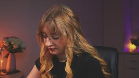 Mila online show from 22, 4, 2026