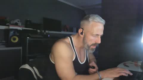 Chico que rico Caliente online show from 18, 1, 2025