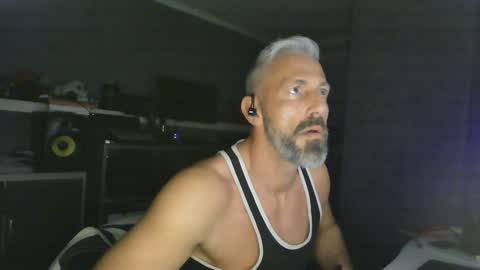 Chico que rico Caliente online show from 29, 1, 2025