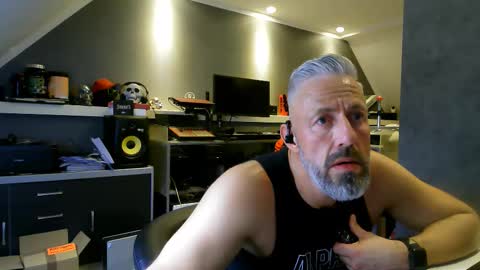 Chico que rico Caliente online show from 12, 9, 2025