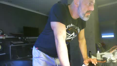 Snapshot of ruffi77 chatting on 2, 5, 2026 Chico que rico Caliente online show from 2, 5, 2026