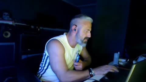Chico que rico Caliente online show from 28, 7, 2026