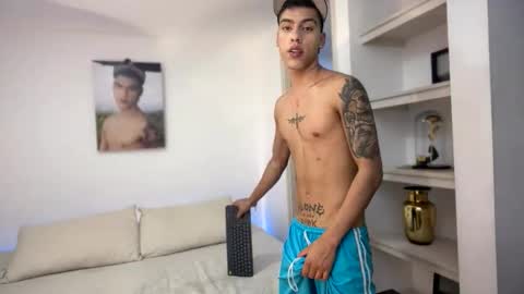  R U S S E L L  online show from 23, 11, 2025