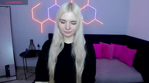 ruthbryant online show from 17, 9, 2025