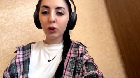 Snapshot of ruthmarron chatting on 14, 11, 2025 Cindy online show from 14, 11, 2025