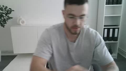 Snapshot of ryanhoffmann15 chatting on 17, 5, 2026 ryanhoffmann15 online show from 17, 5, 2026