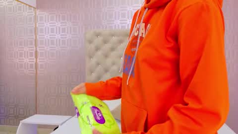 Saara Brown online show from 9, 11, 2025