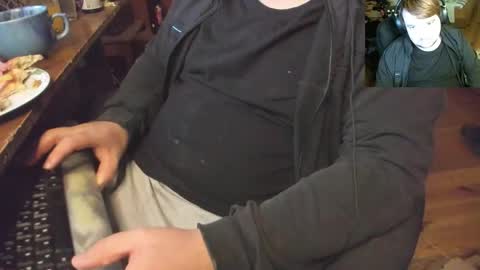 Snapshot of saboda chatting on 14, 9, 2025 1141323 my Lord Mister Max moms treasure online show from 14, 9, 2025